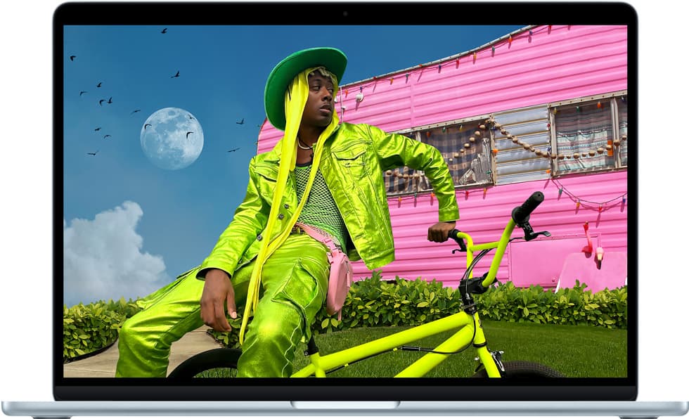 Apple MacBook Air 15-inch M4 2025 — display angle view